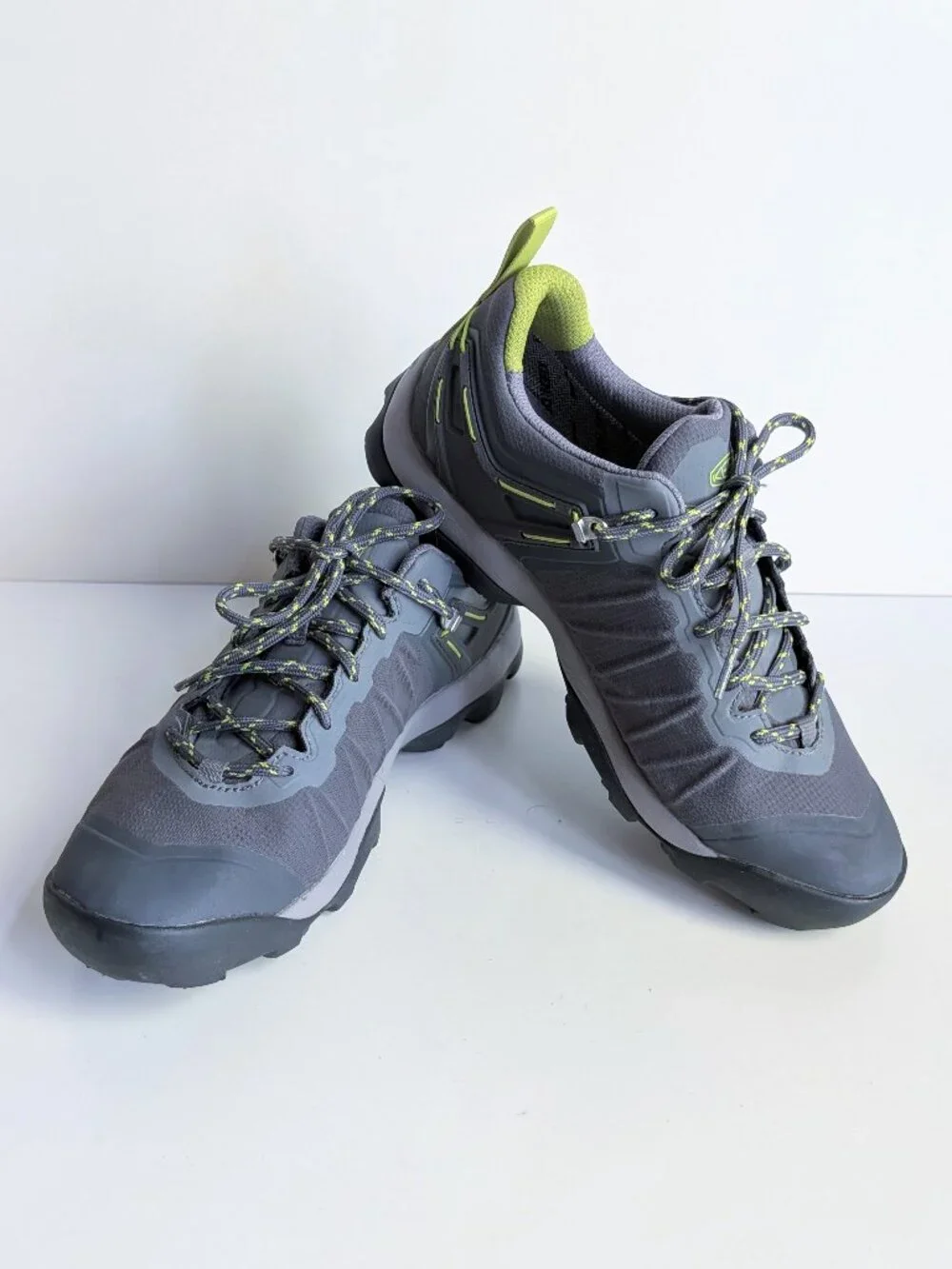 KEEN Men's Venture Waterproof Outdoor Hiking Shoes Size: US 9